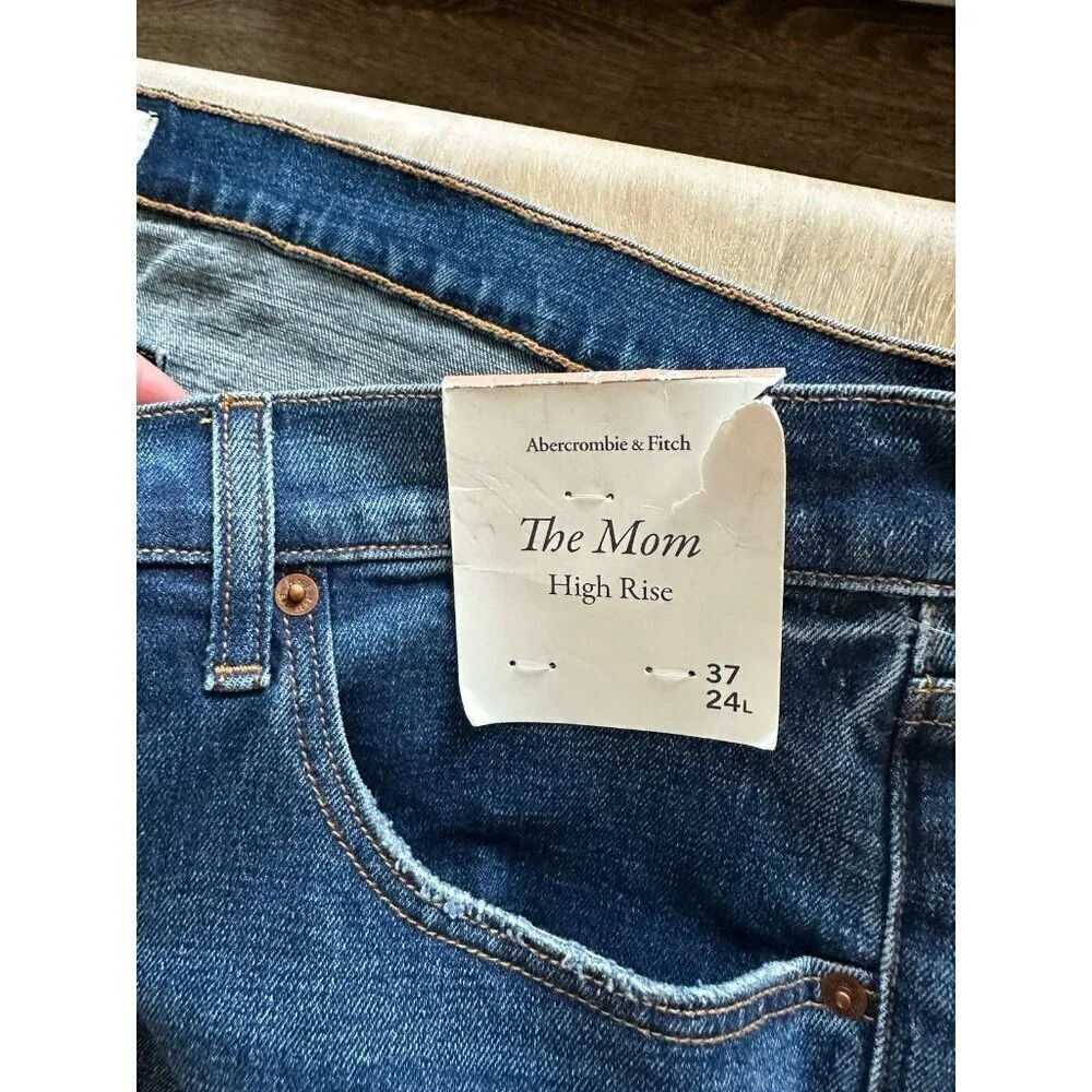 Abercrombie NWT The Mom High Rise Jean Medium Wash Knee Rip Size 37 LONG